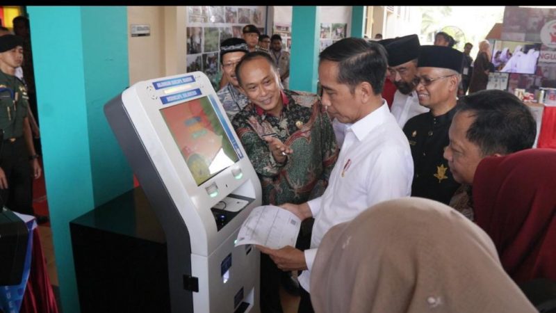 Menteri Dalam Negeri Mengecek Kesiapan Anjungan Dukcapil mandiri (ADM)
