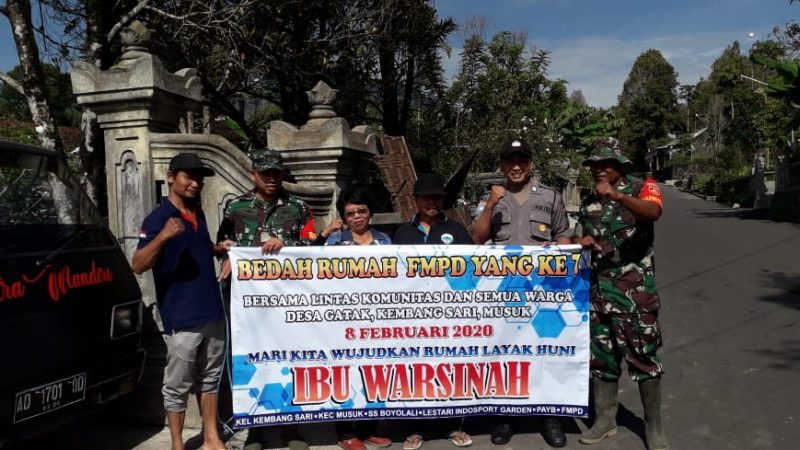 Babinsa Membantu Perehaban Rumah Tak Layak Huni Desa Kembangsari Koramil 02 Musuk Kodim 0724 Boyolali