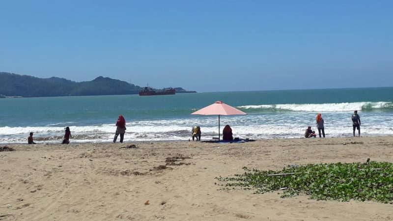 Kunjungan Wisatawan Ke Pantai Teleng Ria Pacitan Terpantau Lebih Sepi