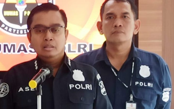 Polri Mengajak Masyarakat Ikuti Kebijakan Pemerintah Cegah Penularan Covid-19