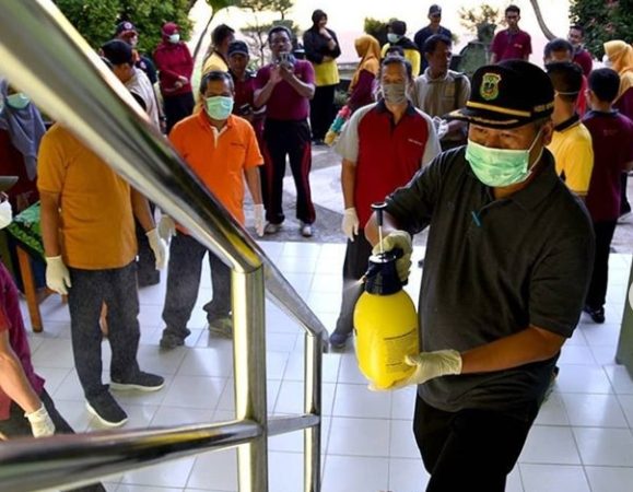 Kabupaten Pacitan, Jawa Timur: Melaksanakan Sterilisasi Serentak di Lingkungan Sekolah