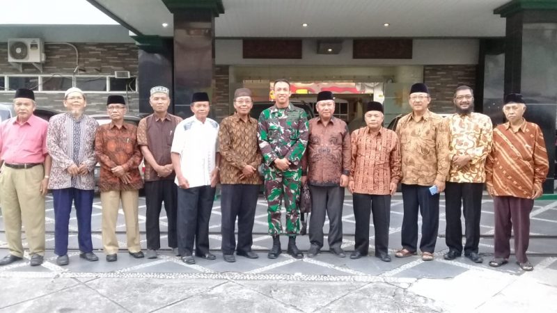 Silaturahmi Dandim 0735 Letkol Inf Wiyata S Aji  ke Balai Muhamadiyah Surakarta