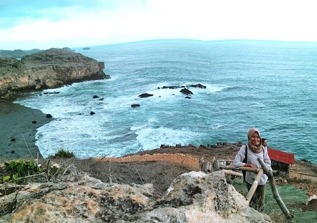 Sensasi Pantai Kasap: Raja Ampatnya Pacitan, Jawa Timur, Indonesa