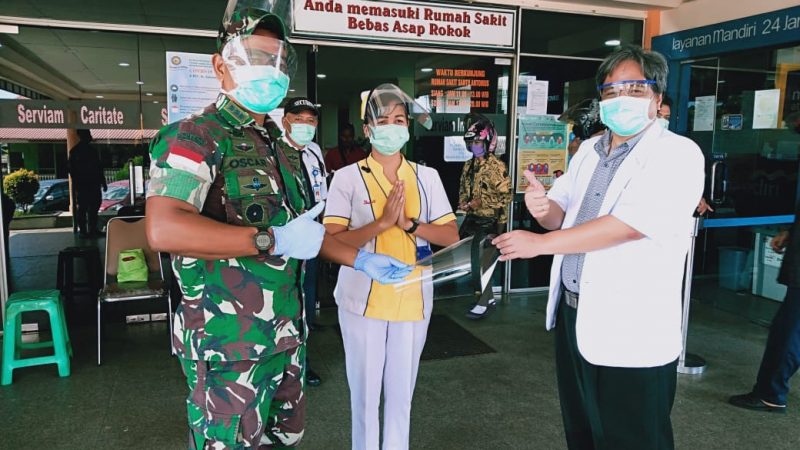 Tak Diduga, Tali Kolor Paldam XII/Tpr Atasi Kebutuhan APD (Face Shield) di Pontianak
