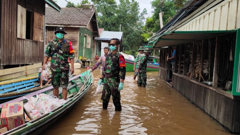 Kesigapan Anggota Koramil 1013-15 / Seribu Riam Turun ke Wilayah Terkena Banjir