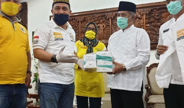 Ketua MPR RI Kirim  Ratusan APD dan Alat Rapid Test Covid-19 ke Bupati Kebumen