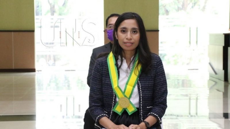 Lisye Elsina Kareni Perjuangan Panjang untuk  Menjadi Lulusan  Dokter Afirmasi UNS Pertama  dari Papua