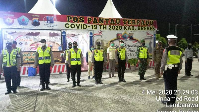Petugas Gabungan di Pintu Tol Brebes Timur Terus Halau Pemudik Dari Zona Merah Covid-19