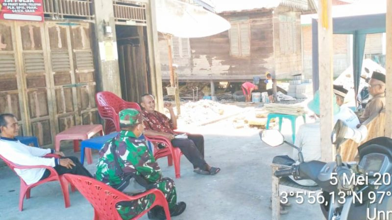 Komsos ke Desa Binaan, Babinsa Terus Edukasi Warga Tangkal Covid-19