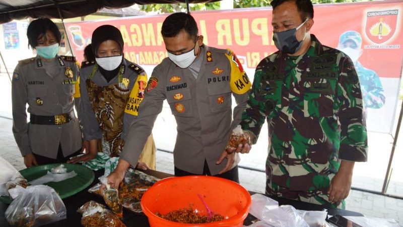 Sinergisitas TNI-Polri di Dapur Lapangan Menyiapkan Paket Nasi Setiap Hari di Boyolali