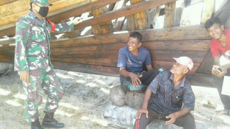 Babinsa Bakongan Jalin Komunikasi Sosial Ajak Jaga Kelestarian Alam