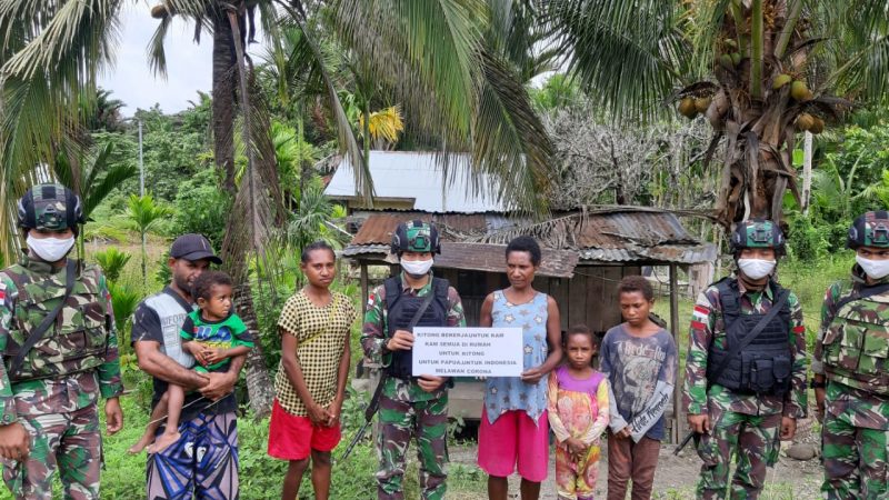 Satgas Raider 300 Memberikan Semangat Hadapi Covid-19  di Distrik Mannem