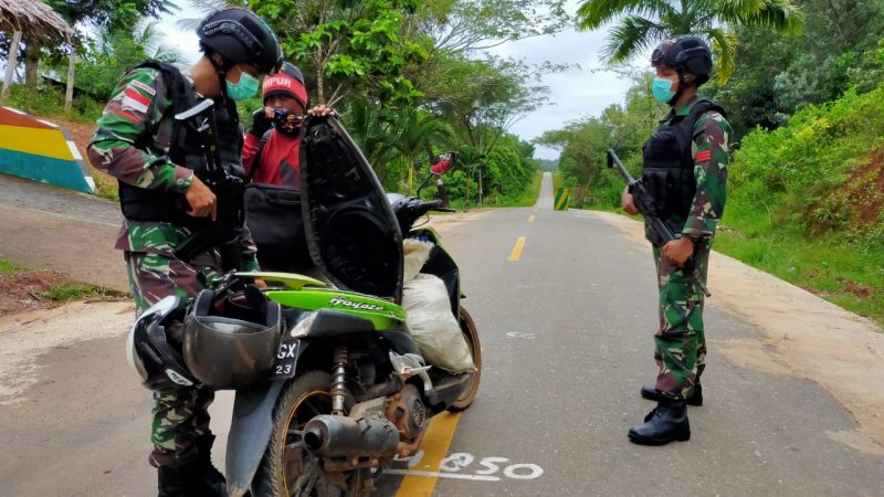 Cegah Barang Ilegal, Satgas Yonif 411 Kostrad Gelar Pemeriksaan Dijalan Trans Papua