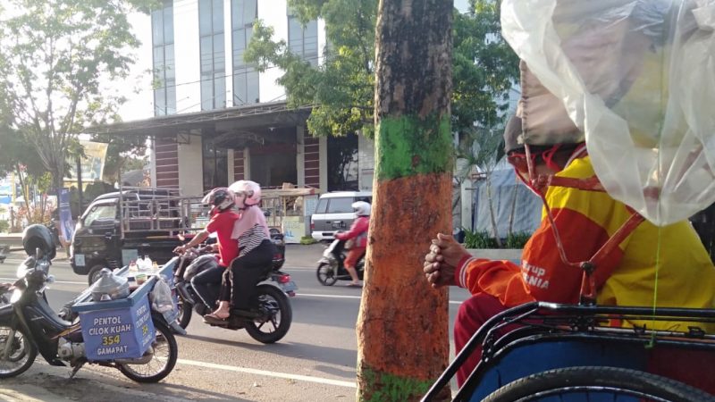 Ngabuburit di Sekitar Perempatan Penceng Pacitan, Jawa Timur