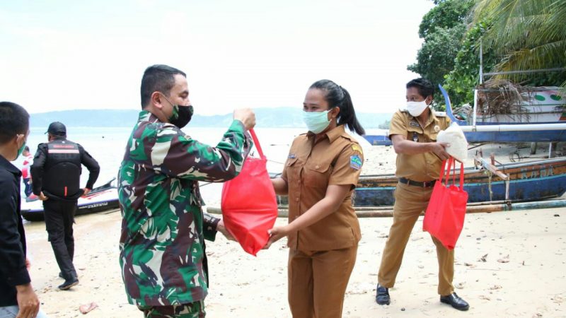 2.768 Paket Sembako, Jetski Kodam Merdeka Sisir Warga di 4 Pulau