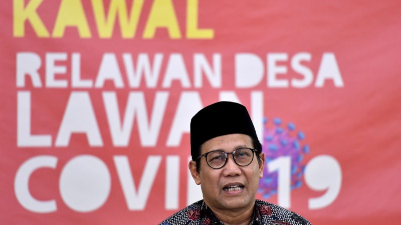Menteri Desa PDTT  Abdul Halim Iskandar Lepas  2.045 Mahasiswa KKN UNS Dalam Situasi COVID-19