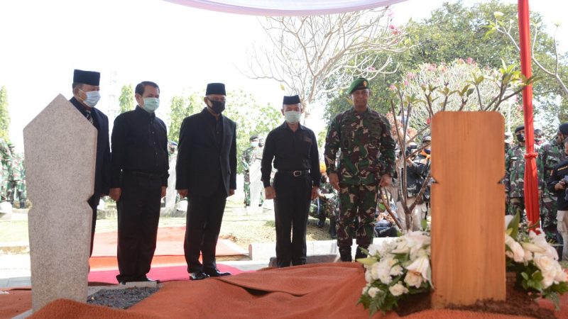 Kasad Jenderal TNI Andika Perkasa Menjadi Inspektur Upacara Pemakaman Jenazah Mantan Kepala Staf Angkatan Darat Alm. Jenderal TNI (Purn) Pramono Edhie Wibowo