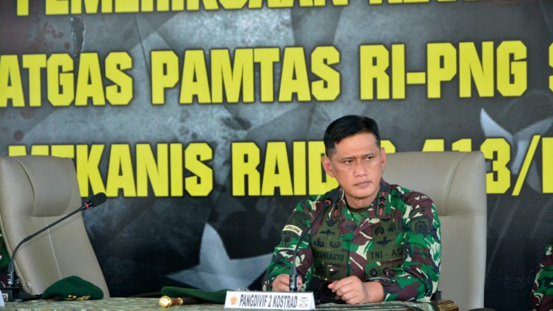 Jelang Pemberangkatan Tugas, Pangdivif 2 Kostrad Periksa Kesiapan Satgas Pamtas RI-PNG Yonif Mekanis Raider 413/Divif 2 Kostrad