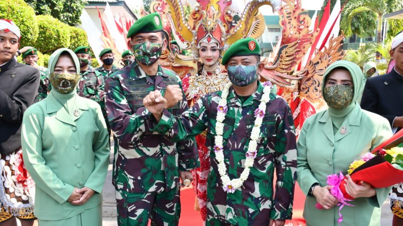 Pisah Sambut Danrem 081/DSJ dari Kolonel Inf Masduki kepada Kolonel Inf Waris Ari Nugroho