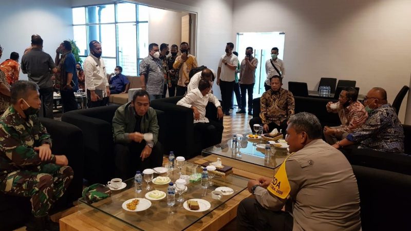Forkopimda Sumut Sambut Kedatangan Mendagri dan Menkopolhukam di Bandara KNIA
