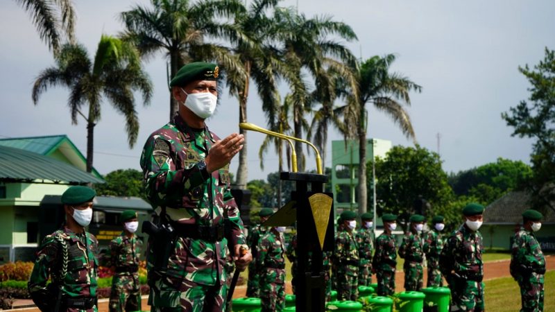Dukung Program Ketahanan Pangan, Pangdivif 2 Kostrad Berikan 2000 Tong Budikdamber dan Bibit Sayuran Kepada Prajurit