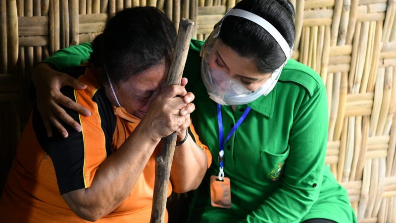 Tangis Haru Sri Asiyah, Sebentar Lagi Miliki Rumah Layak Huni dari Ny. Hetty Andika Perkasa
