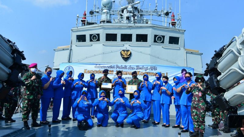 Ketua Umum Jalasenastri Ny. Vero Yudo Margono, Serahkan Alat Pelindung Diri (APD) Ke KRI Koarmada I