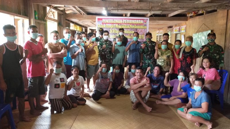 Satgas Yonif 133/YS Gelar Pelatihan Beternak Ayam Boiler, Dongkrak Ekonomi Warga di Wilayah Perbatasan