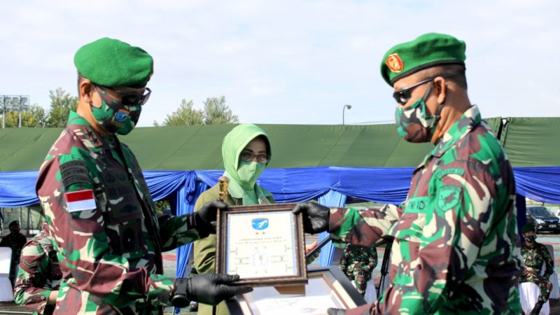 Pangdam Mayjen TNI Muhammad Nur Rahmad Pimpin Upacara Wisuda Purna Wira Perwira Menengah Kodam XII/Tpr