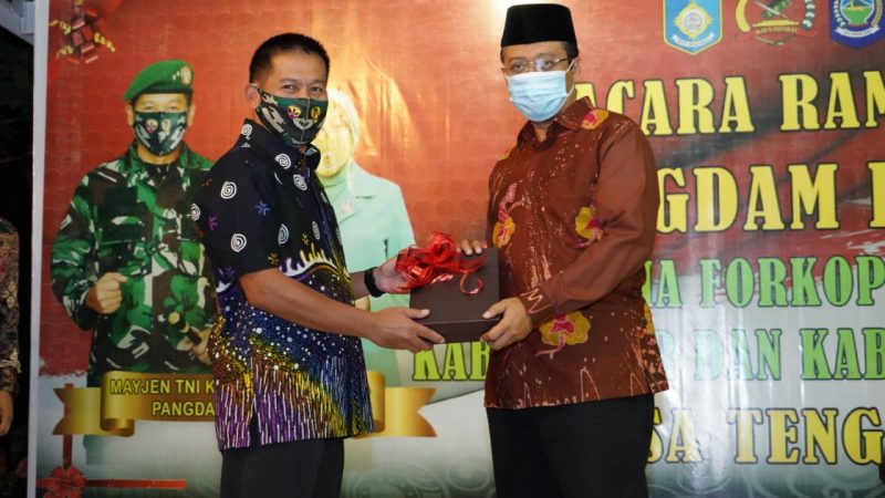Pangdam IX Mayjen TNI Kurnia Dewantara,  Bangga  Sinergitas dan Kekompakan TNI-Polri di NTB