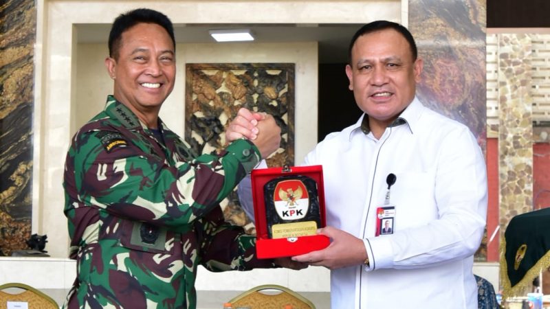 Kasad Jenderal TNI Andika Perkasa dan Ketua KPK RI Komjen Pol Drs. Firli Bahuri, M.Si Tanda Tangani BAST Barang Rampasan Negara