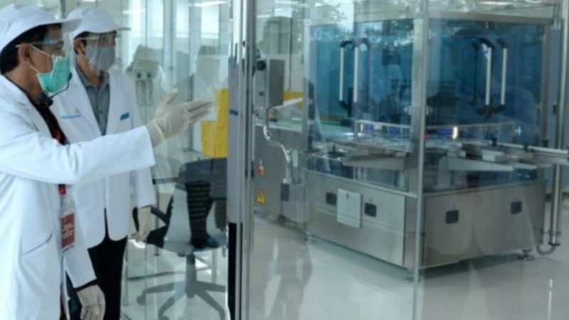 Tinjau Fasilitas Produksi BUMN Bio FarmaPresiden Jokowi: Indonesia Mampu Produksi Vaksin Sendiri