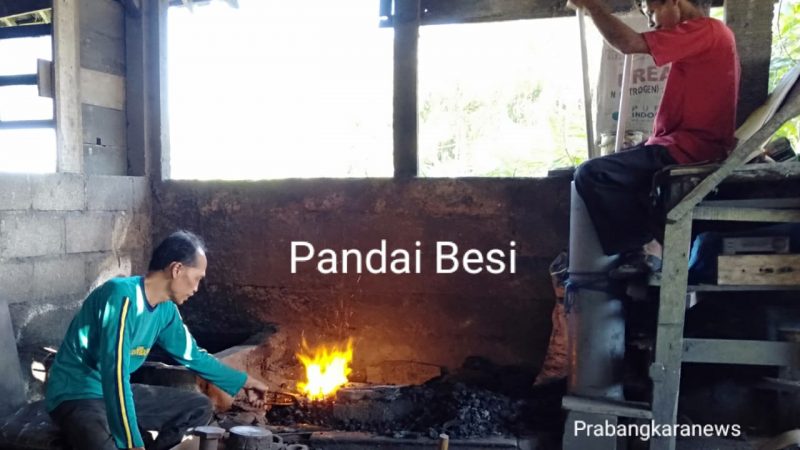 Profesi Pandai Besi Bertahan di Saat Pandemi Covid-19 dan Era Teknologi