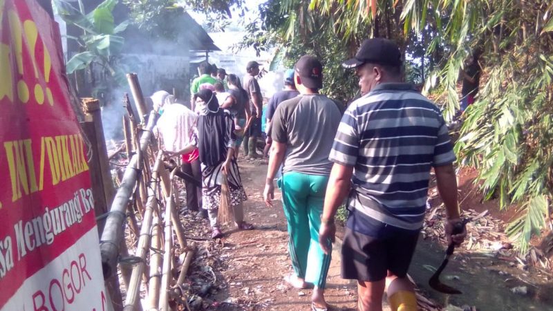 HUT RI KE-75 Warga Bedahan Bogor, Selenggarakan “Serbu Kali”
