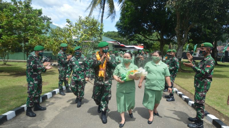 Suasana Haru Iringi Pelepasan Letkol Inf Rooy Chandra Sihombing, S.I.P