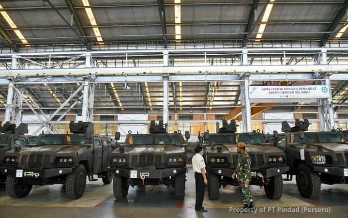 Mayjen TNI Dwi Jati Utomo Meninjau Langsung Perkembangan Kendaraan Taktis Komodo dan Kendaraan Logistik