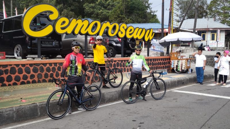 Tiga Cyclist Korem 081/DSJ Taklukan Medan Ekstrem Cemoro Sewu