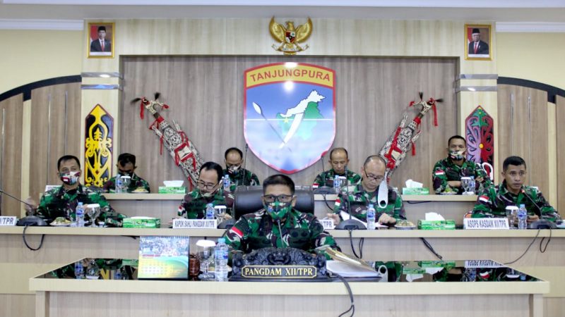Pimpin Rapat Virtual, Pangdam XII/Tpr : Intensifkan Satgas Penegakan Disiplin dan Protokol Kesehatan