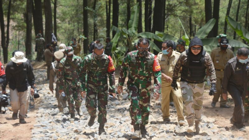 Danrem 081/DSJ bersama Bupati Nganjuk Tinjau Sasaran TMMD Ke-109