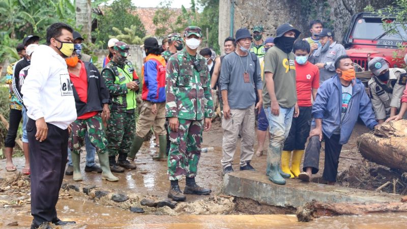 KASREM 061/SK TINJAU DAERAH BENCANA