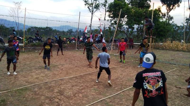 Bola Volly Semakin Mempererat Hubungan TNI dan Warga Kalinusu Brebes