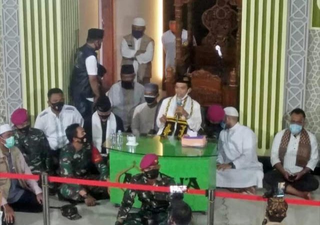 Terharu Melihat Bagaimana TNI Begitu Cintanya pada Ustadz Abdul Somad