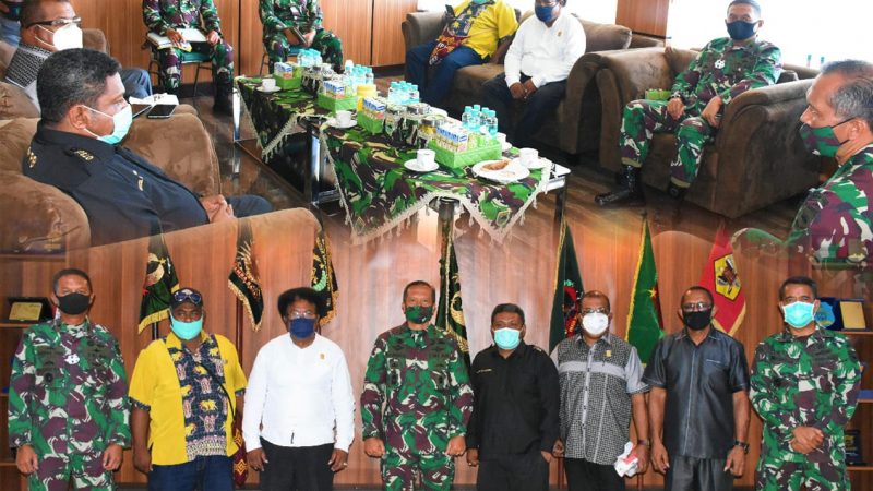 Pangdam XVIII/Kasuari Selaku Anak Adat Berhasil Perjuangkan Kuota Penerimaan Caba PK TNI AD Otsus OAP Wanita (Kowad) dari 3 Orang menjadi 40 Orang