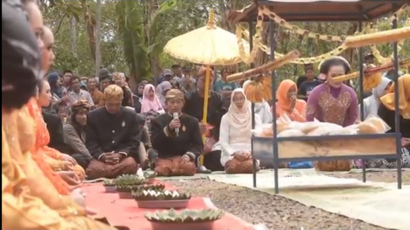 PROSESI UPACARA ADAT TETAKEN DESA MANTREN, PACITAN, JAWA TIMUR