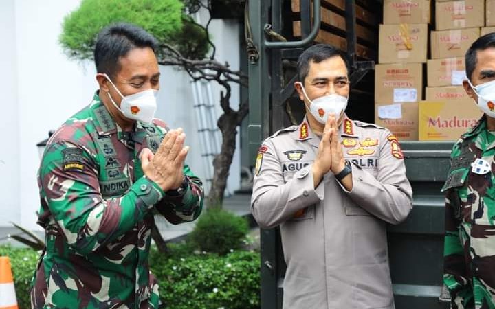 Kabaharkam Polri Mewakili Alumni AKABRI 1989 Serahkan Bantuan untuk Tenaga Medis kepada KASAD dan Wakapolri