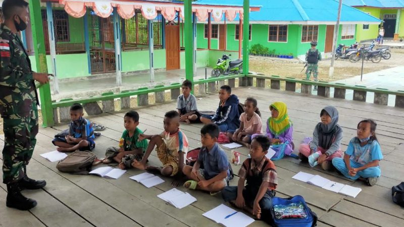 Berbagi Ilmu Pengetahuan, Satgas Yonif Raider 100/PS Pos Arso 13 Gelar Bimbingan Belajar