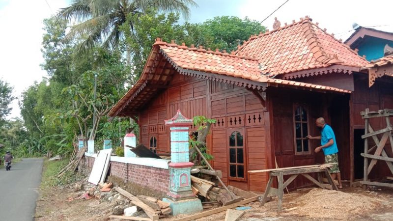 Pengusaha “Gazebo” Mendolo Kidul, Pacitan Berusaha  Tetap Bertahan