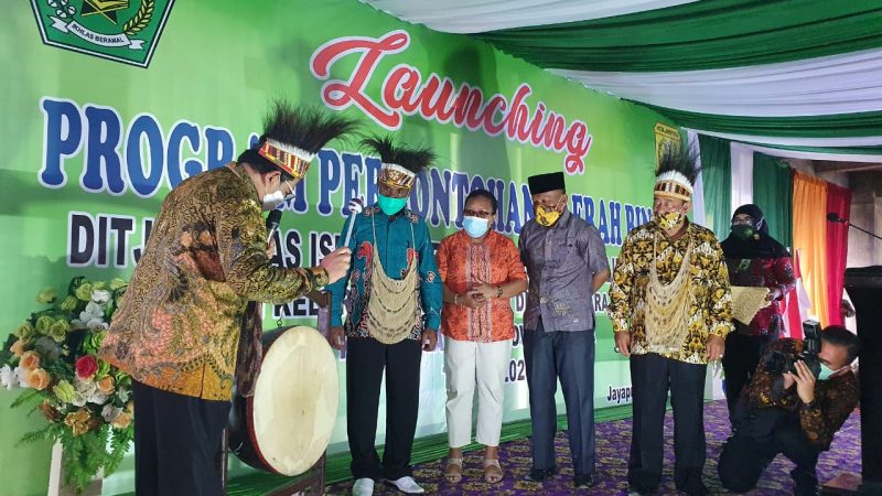 TIM SATGAS YONIF MR 413 KOSTRAD SAMBUT KUNJUNGAN WAKIL MENTERI AGAMA DI JAYAPURA