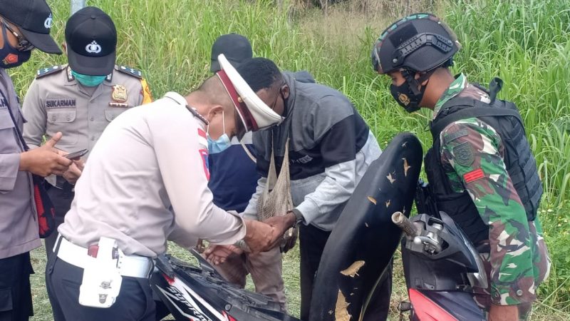 Kuatkan Sinergitas TNI-POLRI di Perbatasan RI-PNG, Satgas Yonif MR 413 Kostrad Gelar Razia Gabungan