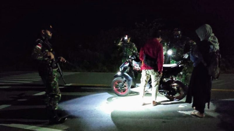 Cegah Kegiatan Ilegal di Perbatasan, Satgas Yonif 407 Gelar Sweeping Malam Hari
